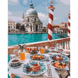 Завтрак в красивой Венеции 