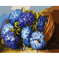 Синие цветы в корзине 