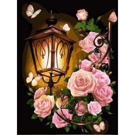 Рожеві троянди і ліхтар