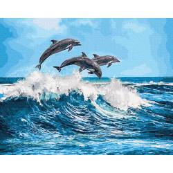 Дельфіни в морі