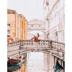 Девушка на мосту Венеции