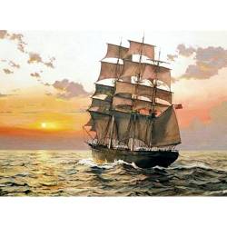 Корабль на закате солнца