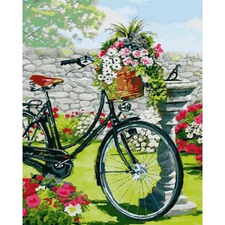Велосипед у квітучому саду